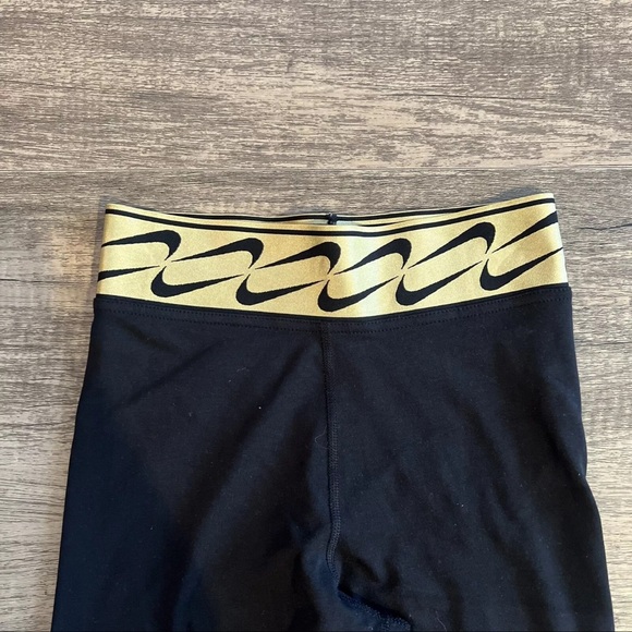Nike Women’s Leggings Black/Gold Size XS - Picture 3 of 5